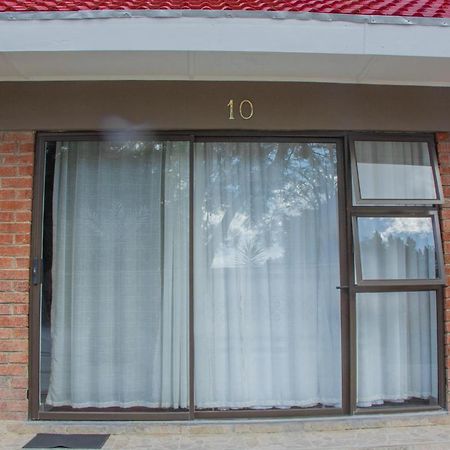 Neat One Bedroom In Morningside Guesthouse - 2089 Булавайо Екстер'єр фото
